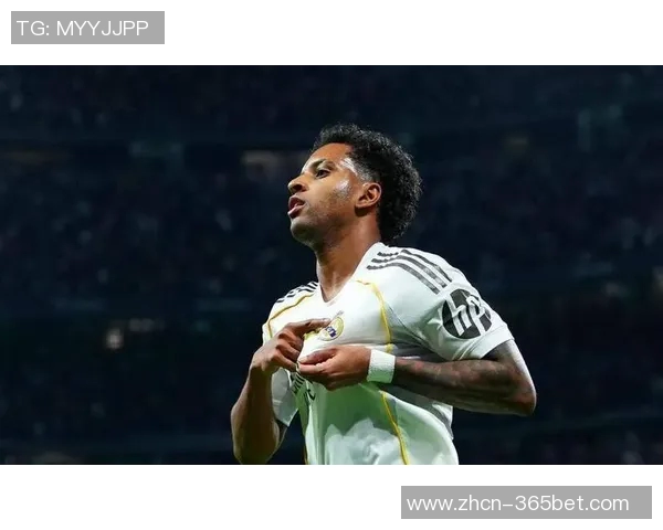 罗德里戈禁区内巧妙漏球晃倒后卫右脚弧线球精彩破门