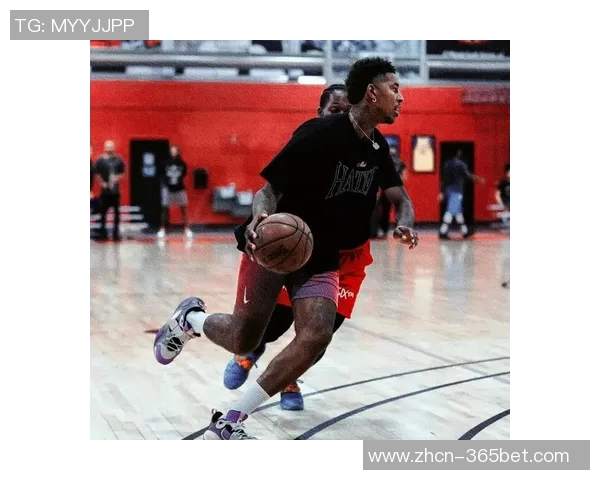 尼克杨谈布克遭遇重演称强行打控卫让人无奈